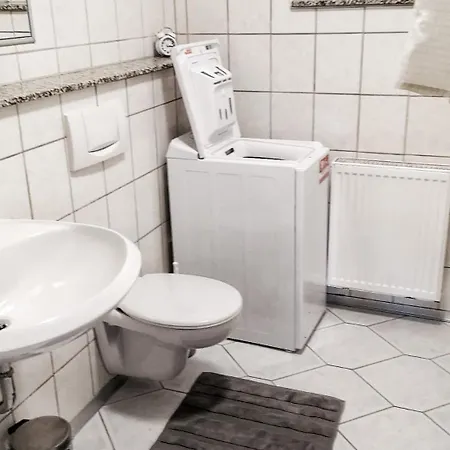 2-zimmer Ferienwohnung, Monteurzimmer! 20 Min Zum Cgn Flughafen.