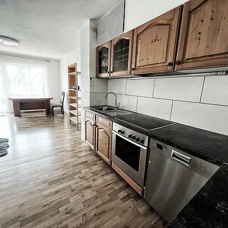 2-zimmer Ferienwohnung, Monteurzimmer! 20 Min Zum Cgn Flughafen. 로마어