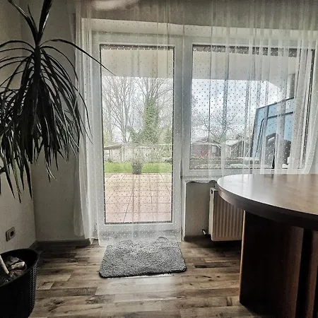 2-zimmer Ferienwohnung, Monteurzimmer! 20 Min Zum Cgn Flughafen. 아파트 *