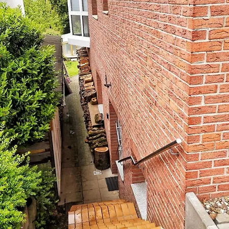 아파트 2-zimmer Ferienwohnung, Monteurzimmer! 20 Min Zum Cgn Flughafen.