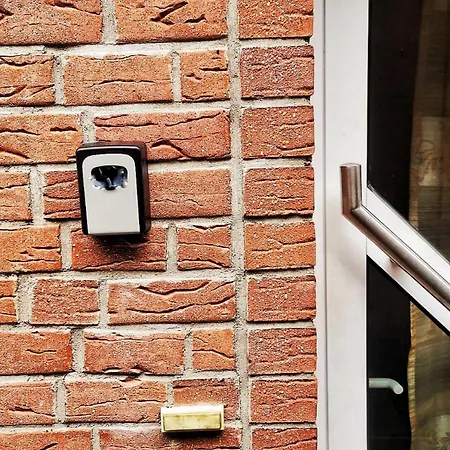 아파트 2-zimmer Ferienwohnung, Monteurzimmer! 20 Min Zum Cgn Flughafen.