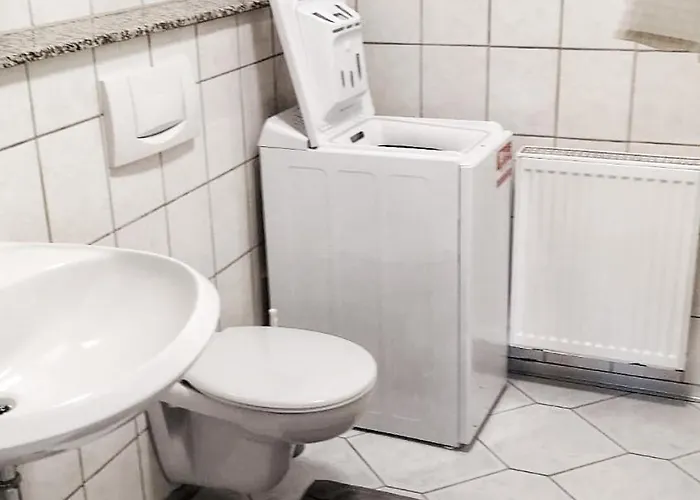 2-zimmer Ferienwohnung, Monteurzimmer! 20 Min Zum Cgn Flughafen.