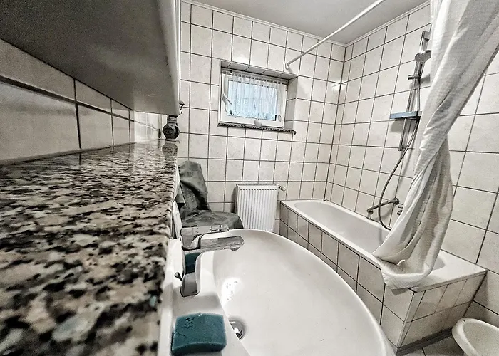 2-zimmer Ferienwohnung, Monteurzimmer! 20 Min Zum Cgn Flughafen.