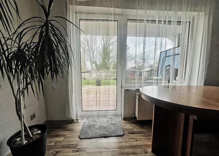 2-zimmer Ferienwohnung, Monteurzimmer! 20 Min Zum Cgn Flughafen. Apartmán *